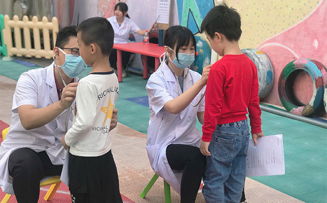 合肥市庐阳融创幼儿园晨检演练，晨检机器人可助力